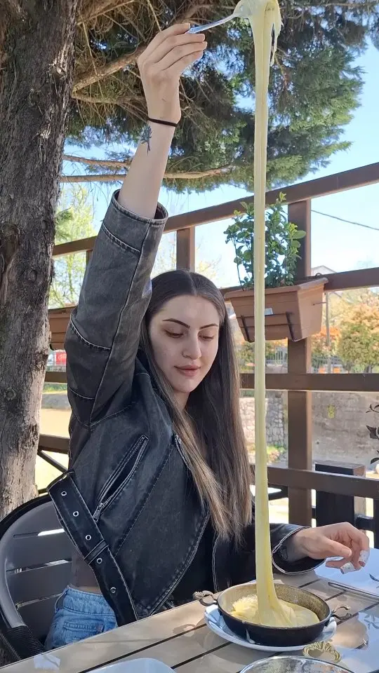 Şehrin Göbeğinde, Doğanın Kalbinde!
Kendinizi kuş cıvıltıları ve su sesleri eşliğinde köyünüzde gibi hissedeceğiniz bir kahvaltıya ne dersiniz?
Betondan uzak, huzura yakın bir ortamda, sevdiklerinizle birlikte doğayla iç içe, taptaze ürünlerle hazırlanmış nefis bir kahvaltı için 23 Nisan Parkı Kahvaltı Evi’ne sizi de bekliyoruz.

Şehrin ortasında bir kaçamak, damağınızda unutulmaz bir tat!

📍23 Nisan Kahvaltı Evi

@kahvalti.evi.duzce