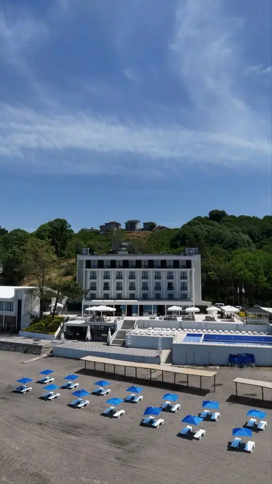 Deniz, kum, güneş ve yeşilin binbir tonu…
Şehrin stresinden uzak, doğayla iç içe bir tatil seni bekliyor!
Beltur Otel’de huzur dolu anlara, konforlu konaklamaya ve unutulmaz yaz anılarına hazır mısın?

Rezervasyonunu yap, bu yaz senin olsun!

Beltur Otel nerede mi? Karadeniz'in incisi Akçakoca'nın Kalkın mevkisinde. Saklı bir cennet içinde

@beltur.akcakocaotel
#BelturOtel #YazTatili #Doğaylaİçİçe #denizkumgüneş