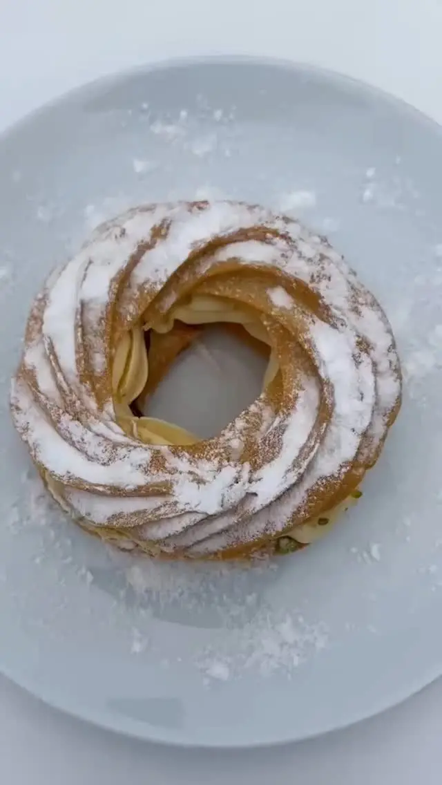 Fransa'ya gitmeye gerek yok.

Fransızların efsane tatlısı Paris-Brest, Kemerpark’ın büyüleyici manzarasıyla birleşince…
Gözler bayram, damak şenlik!
Bir tatlıdan fazlası, bir deneyim…

📍Asar Kemer Park
@asar.kemerpark
#ParisBrest #Kemerpark #TatlıKaçamakları #GurmeAnlar #ManzaraEşliğinde #DüzceLezzetleri
