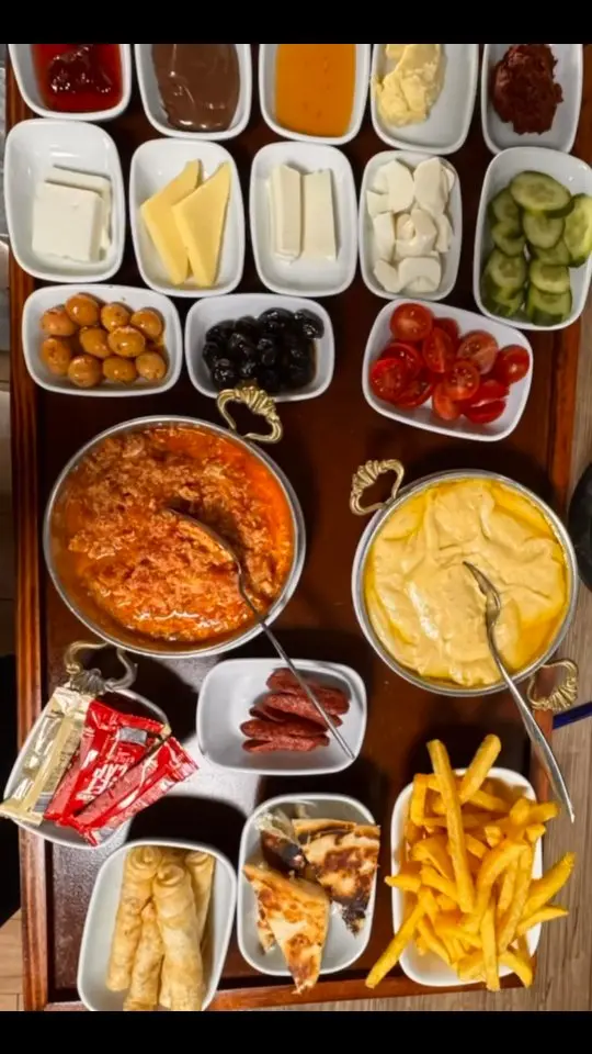 Adı üstünde 23 Nisan Kahvaltı Evi...

"Adrese, lezzete, tarife gerek yok!"
Çünkü bizde kahvaltı sadece yemek değil, mutluluk sebebi! 🧀🥓🍳

📍23 Nisan Kahvaltı Evi
@kahvalti.evi.duzce