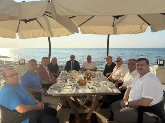Akçakoca Kaymakamı Sayın Deniz Pişkin ve Akçakoca Belediye Başkanı Sayın Fikret Albayrak, Düzce Belediye Başkanımız Sayın Dr. Faruk Özlü’nün girişimleri ile turizme kazandırılan SaklıKoy Otel’i ziyaret ettiler.

 Akçakoca’nın ‘Turizm Bölgesi’ ilan edilmesi ve ‘Turizm Master Planı’ kapsamında yerli ve yabancı turistlerin bölgeyi tercih etmesi konusunda da Akçakoca turizmine büyük katkı sağlayacak olan SaklıKoy otel hakkında bilgiler alan Sayın Kaymakam Deniz Pişkin ve Sayın Belediye Başkanı Fikret Albayrak, otelin turizme kazandırılmasında büyük katkısı olan Düzce Belediye Başkanımız Sayın Dr. Faruk Özlü ve çalışanlarına teşekkürlerini ilettiler.

📍SaklıKoy Otel Akçakoca