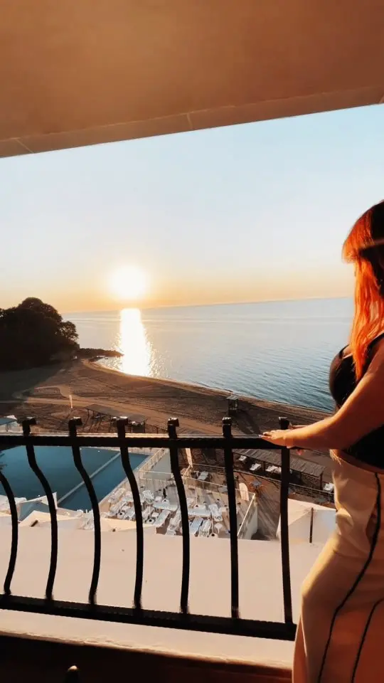 🌿🏖️ YEŞİLLE MAVİNİN BULUŞTUĞU YERDESİNİZ!
Beltur SaklıKoy Otel, bu bayram ve yaz sezonunda sizi doğanın kalbine davet ediyor!

👙 Serinleyebileceğiniz temiz ve bakımlı havuzumuz,
🏖️ Ayaklarınızı huzura basacağınız tertemiz sahilimiz,
🌳 Kuş sesleriyle uyanacağınız doğayla iç içe konaklama alanlarımızla tatilin tam zamanı!

🎉 Ailece huzurlu bir bayram, keyifli bir yaz için yerinizi şimdiden ayırtın!

📍 Beltur SaklıKoy Otel – Saklı cennet sizi bekliyor.