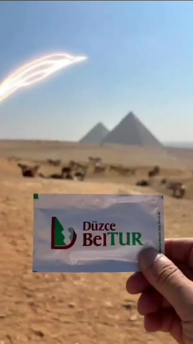 🇪🇬📸 Mısır’dan selam var!
Piramitler kadar eski değil belki ama, BelTUR artık oralarda da biliniyor! 😎

Nil kıyısında çay isteyen “BelTUR yok mu?” diye soruyor,
Çölde bile “Şu BelTUR’un tatlıları olsa da yesek” deniyor. 😄

🌍 Sınırları aştık, lezzetimizle dünyadayız!
Düzce’nin markası, dünyanın konuştuğu tat: BELTUR

#BelturDünyada #MısırdaBeltur #LezzetinRotası #PiramitlerinYeniSırrı #DüzceMarkası