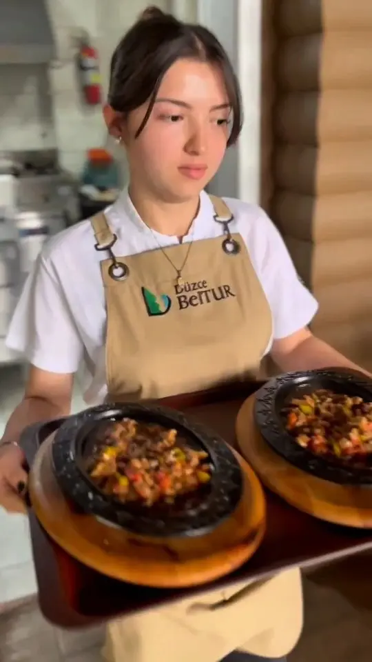 Canınız en lezzetli yemekleri, doğanın kalbinde, sevdiklerinizle baş başa yemeyi çektiyse; doğru adres Aydınpınar Şelaleleri! 🌿🍴
Şelalenin huzur veren sesi eşliğinde, hem ruhunuzu hem de midenizi doyuracağınız bu eşsiz ortamda siz de yerinizi ayırtın! 💚

Bilgi ve Rezervasyon⤵️
☎️ 0536 777 86 26
📍Aydınpınar Şelaleleri

#AydınpınarŞelalesi #Doğaylaİçİçe #LezzetVeHuzur #Düzce’ninGüzellikleri