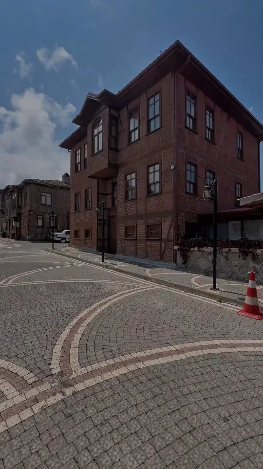 🏡 Akçakoca’nın Kalbinde Nostaljik Bir Kaçamak!
Tarihin dokusunu modern konforla birleştiren Akçakoca Bey Konakları, size zamanda yolculuk hissi yaşatacak.
Ahşap mimarisi, huzurlu atmosferi ve eşsiz Karadeniz manzarasıyla nostalji dolu bir tatil sizi bekliyor!

0 (531) 280 90 81
📍 Akçakoca
🕰️ Huzur, tarih ve doğa bir arada
✨ Rezervasyon için geç kalmayın!

#BeyKonakları #Akçakoca #NostaljikKonak #KaradenizTatili #ZamandaYolculuk #Doğaylaİçİçe